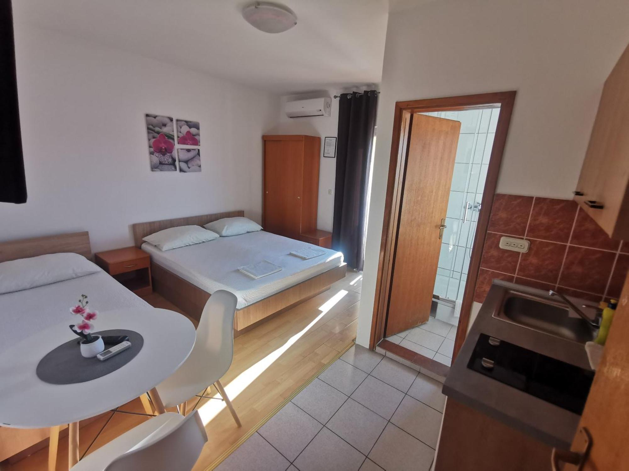 Apartmani Lezenic M เนอุม ภายนอก รูปภาพ